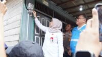 Ibu Titin oleh Wali Kota Banjarbaru