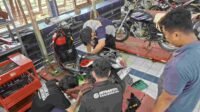 PLN kendaraan listrik Kalselteng,bengkel konversi motor listrik Poliban,program PLN Peduli,konversi motor BBM ke listrik,kendaraan listrik Indonesia