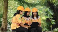 Tiga karyawan perempuan BGA Group