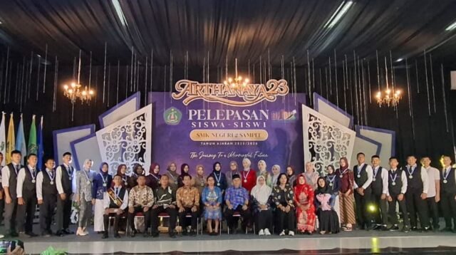 Foto bersama siswa smk 2 kelulusan 2026