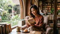 membaca buku
