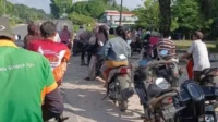 antrean di salah satu spbu di kota pangkalan bun