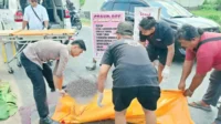 evakuasi petugas evakuasi jenazah korban meninggal