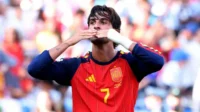 ferran-torres-merayakan-gol-kemenangan ferran torres merayakan gol kemenangan