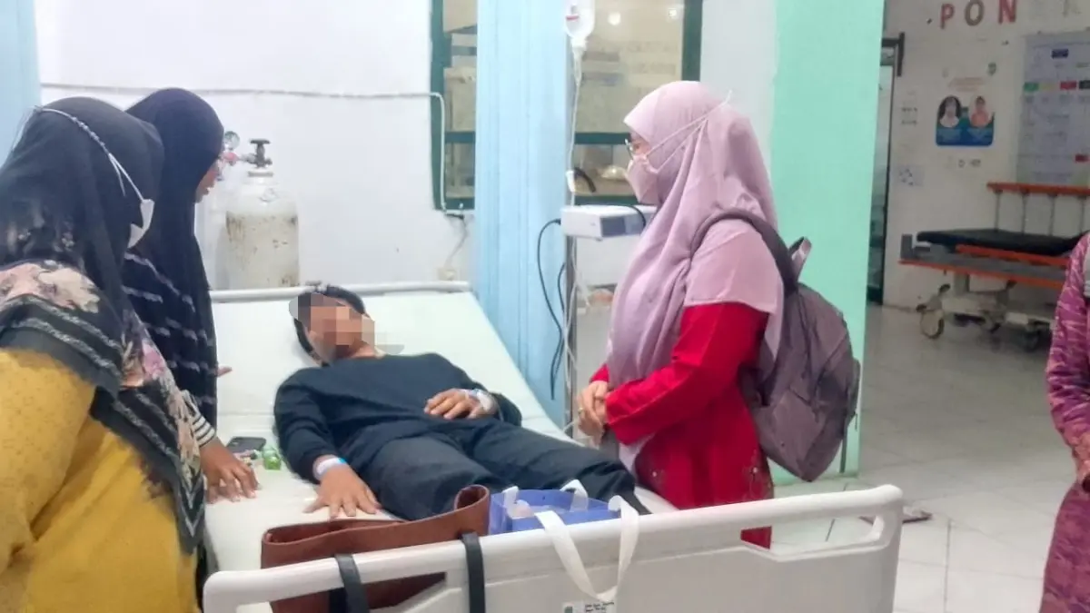 jalani-perawatan-salah-seorang-siswa-smpn-1-kuala-pembuang jalani perawatan salah seorang siswa smpn 1 kuala pembuang