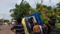 ibu dan anaknya tewas tertimpa truk ibu dan anaknya tewas tertimpa truk