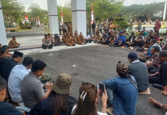 DEMO BUPATI SERUYAN PLASMA demo bupati seruyan plasma