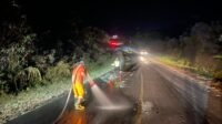 PEMBERSIHAN JALAN DARI CECERAN CPO LAMANDAU pembersihan jalan dari ceceran cpo lamandau
