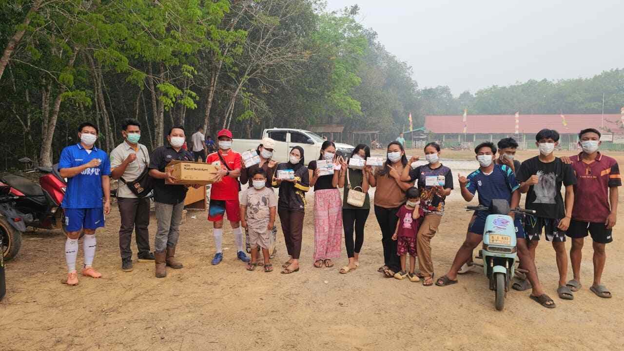 Pembagian Masker Warga dan Anak Sekolah