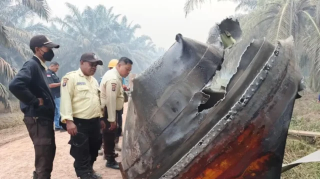 warga di jalan sampit pangkalan bun